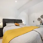 Eichengefluester Waldhuette Appartamento *