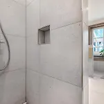 Eichengefluester Waldhuette *