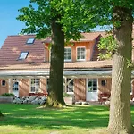 Eichengefluester Waldhuette * Wagenfeld