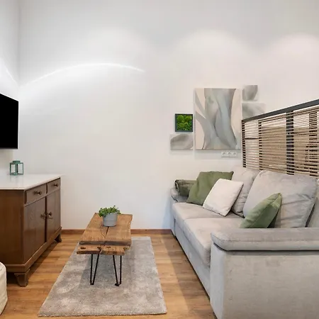 Daire Eichengefluester Waldhuette Wagenfeld