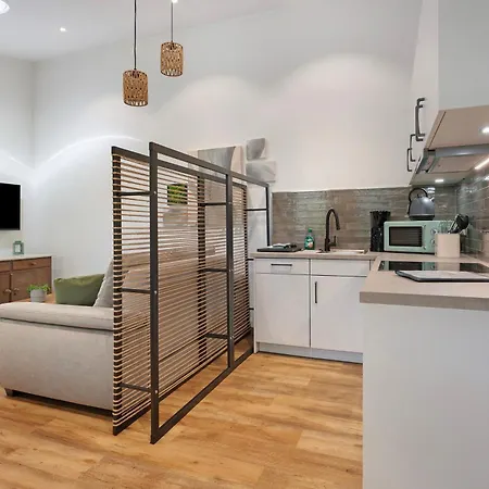 Eichengefluester Waldhuette Daire *