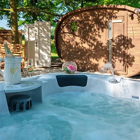 Eichengefluester Waldhuette Wagenfeld