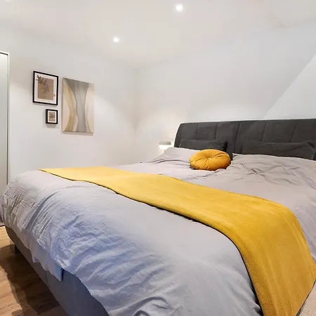 Eichengefluester Waldhuette * Wagenfeld