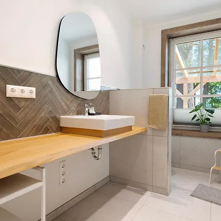 Eichengefluester Waldhuette Daire Wagenfeld