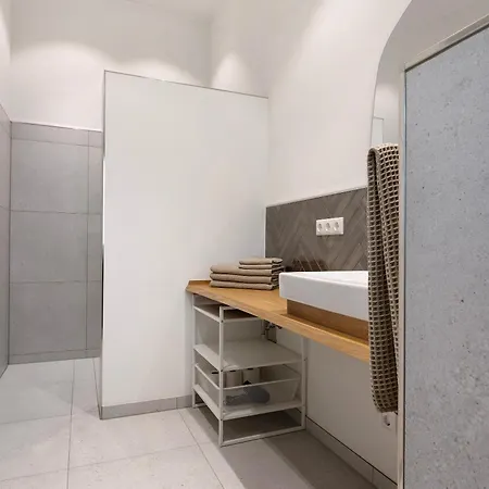 Eichengefluester Waldhuette Daire Wagenfeld