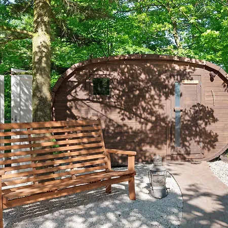 Eichengefluester Waldhuette * Wagenfeld