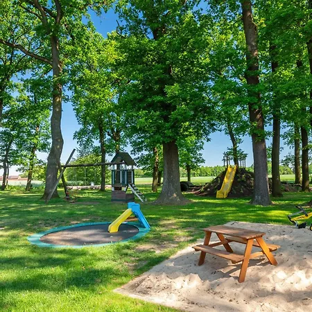 Eichengefluester Waldhuette Wagenfeld