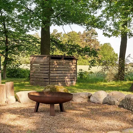 Daire Eichengefluester Waldhuette Wagenfeld