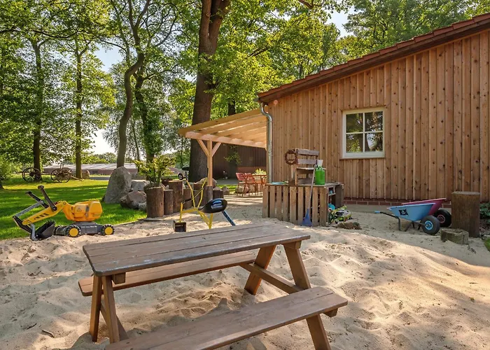 Eichengefluester Waldhuette * Wagenfeld